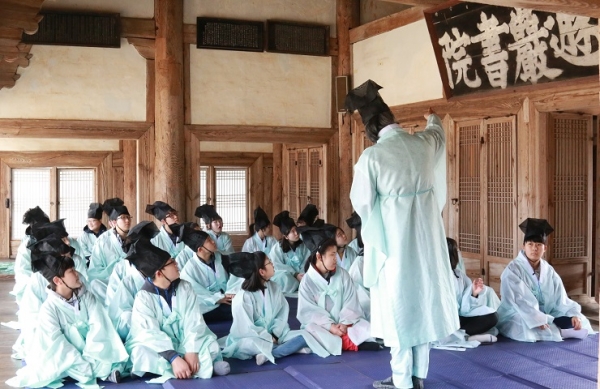교육사랑신문 학생재능봉사기자단의 충남 알리기의 첫 걸음은 한국 유교의 본산인 논산에서 시작됐다.