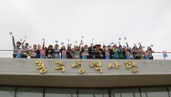 학생기자들은 대한민국 항일운동의 성지인 충남 홍성과 예산에서 김좌진, 윤봉길, 한용운 등의 위대한 애국지사의 발자취를 따라갔다. 그들의 숭고한 나라사랑에 커다란 사상적 기반을 마련한 남당 한원진 선생의 심오한 우주론도 배웠다.