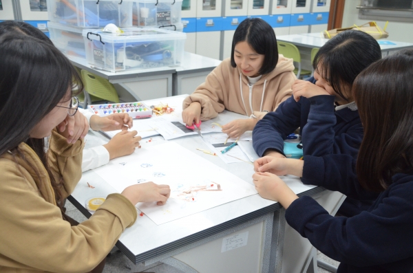 쌍용고는 학생들이 원하는 진로활동과 동아리활동을 적극 지원하면서 대입에 필요한 맞춤형 인재로 성장하는 터전을 제공하고 있다.