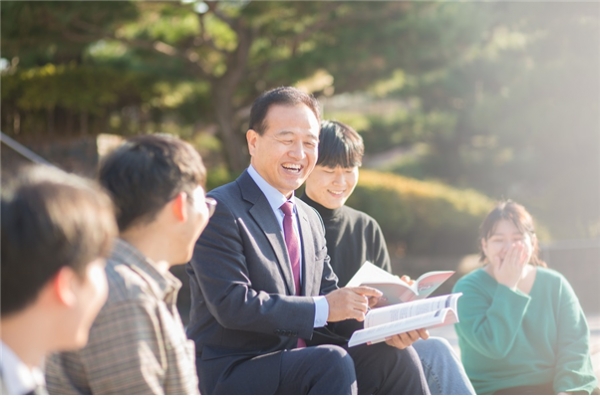 '세상을 섬기며 시대와 소통하는' 한국침례신학대학교가 오는 1월7일부터 11일까지 2021학년도 대입 정시모집을 실시한다.