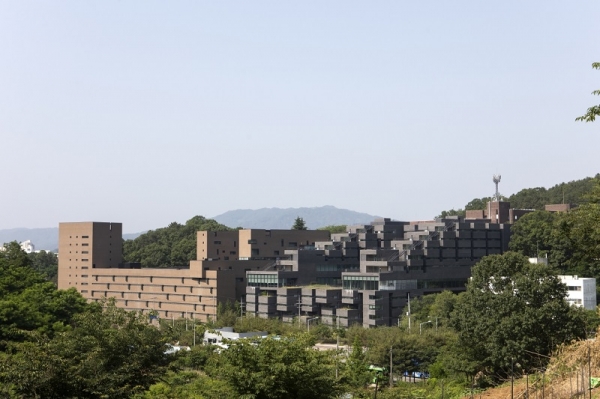 1200명의 신입생을 수용하는 기숙형대학HRC는 단순한 기숙사의 기능을 넘어 생활과 교육, 학생들의 다양한 기본소양을 키우는 시스템을 제공한다.