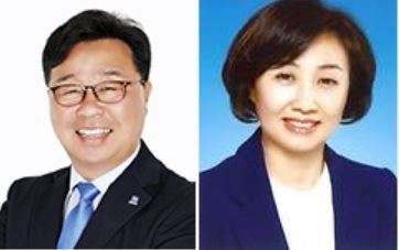 대전시의회 홍종원 의원(왼쪽)과 채계순 의원이 '2021대한민국 자치발전 대상' 공모에서 광역부문 대상을 수상했다. [교육사랑신문 권성하 기자]