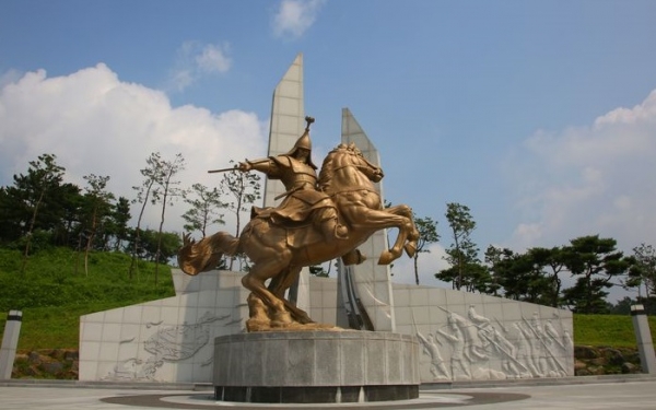 충남 논산시 부적면에 있는 계백장군 동상